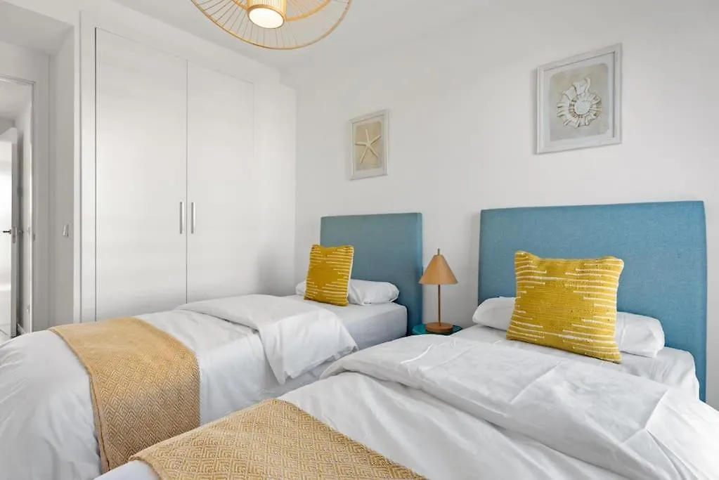 埃斯特波纳Beautiful Penthouse With Large Terrace公寓